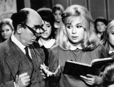 56 χρονιά μετά η ταινία «Χτυποκάρδια Στο Θρανίο» μεταφέρεται στην θεατρική σκηνή με επιμέλεια Λ.Λαζόπουλου (βίντεο)